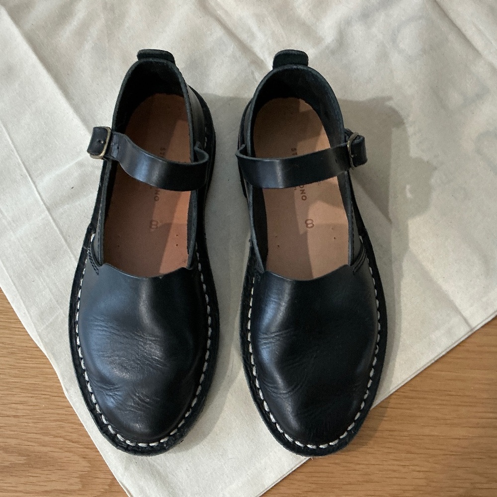 Lightly worn, TOAST UK Black Mary Jane’s, Sz 8 (fit like a 7 US)